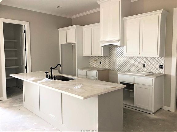 4th image of 1908 Cottonwood Creek Ln