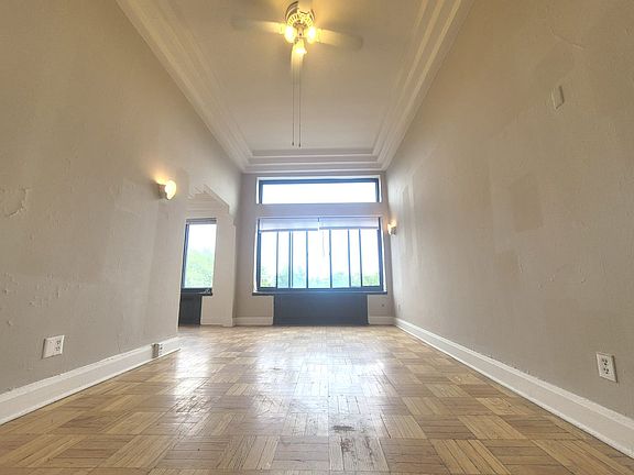 4th image of 2121 E Capitol Dr APT 610