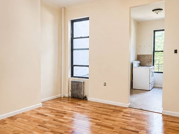 3rd image of 959 Seneca Ave
