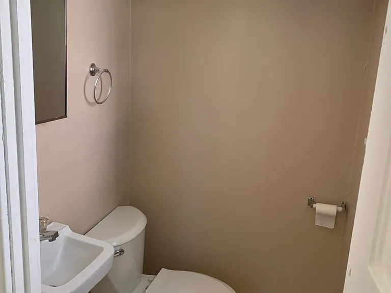1336 Lynn St — Photo 7