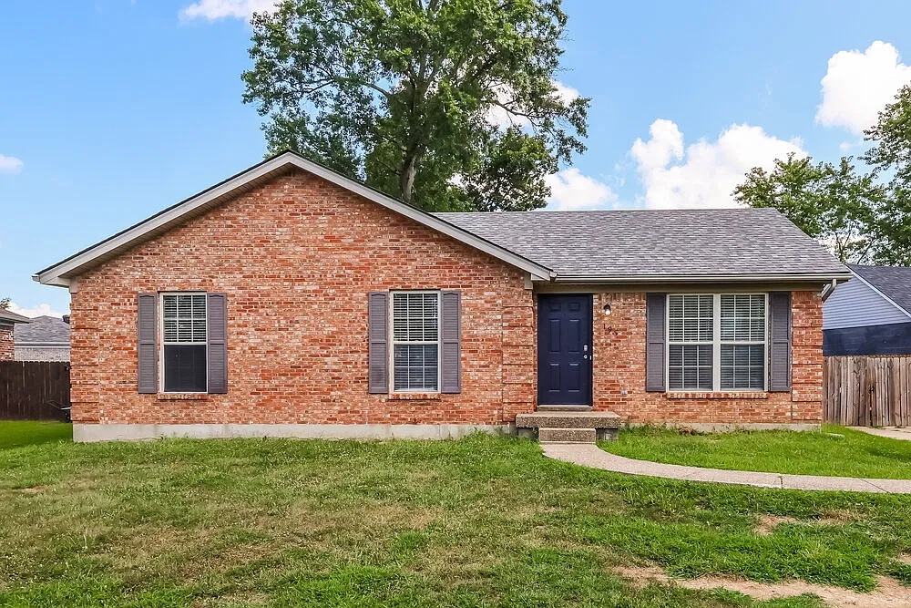 3 bed, 2.0 bath, 1154 sqft, $1,605 — Photo 1