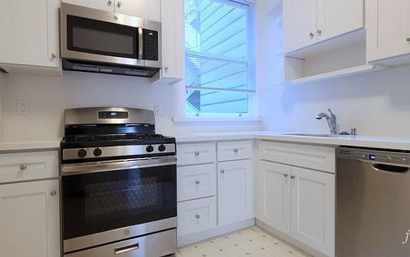 2nd image of 1590 Sacramento St APT 32