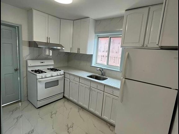 3rd image of 5930 156th St Floor 1