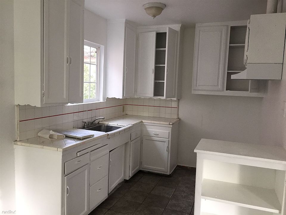 1st image of 14137 1/2 Friar St