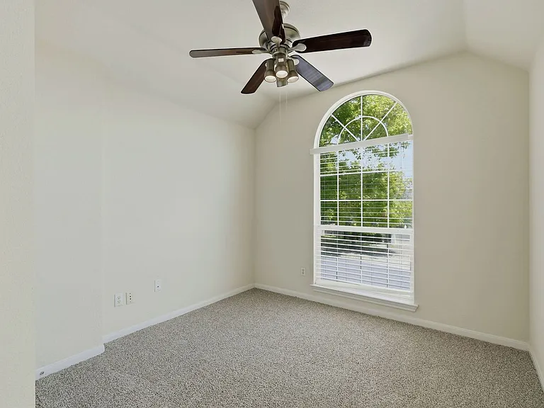 2033 Creole Dr — Photo 11