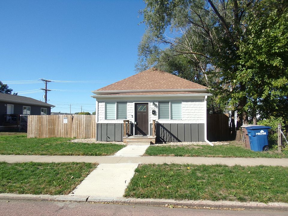 1st image of 915 N Lawler St