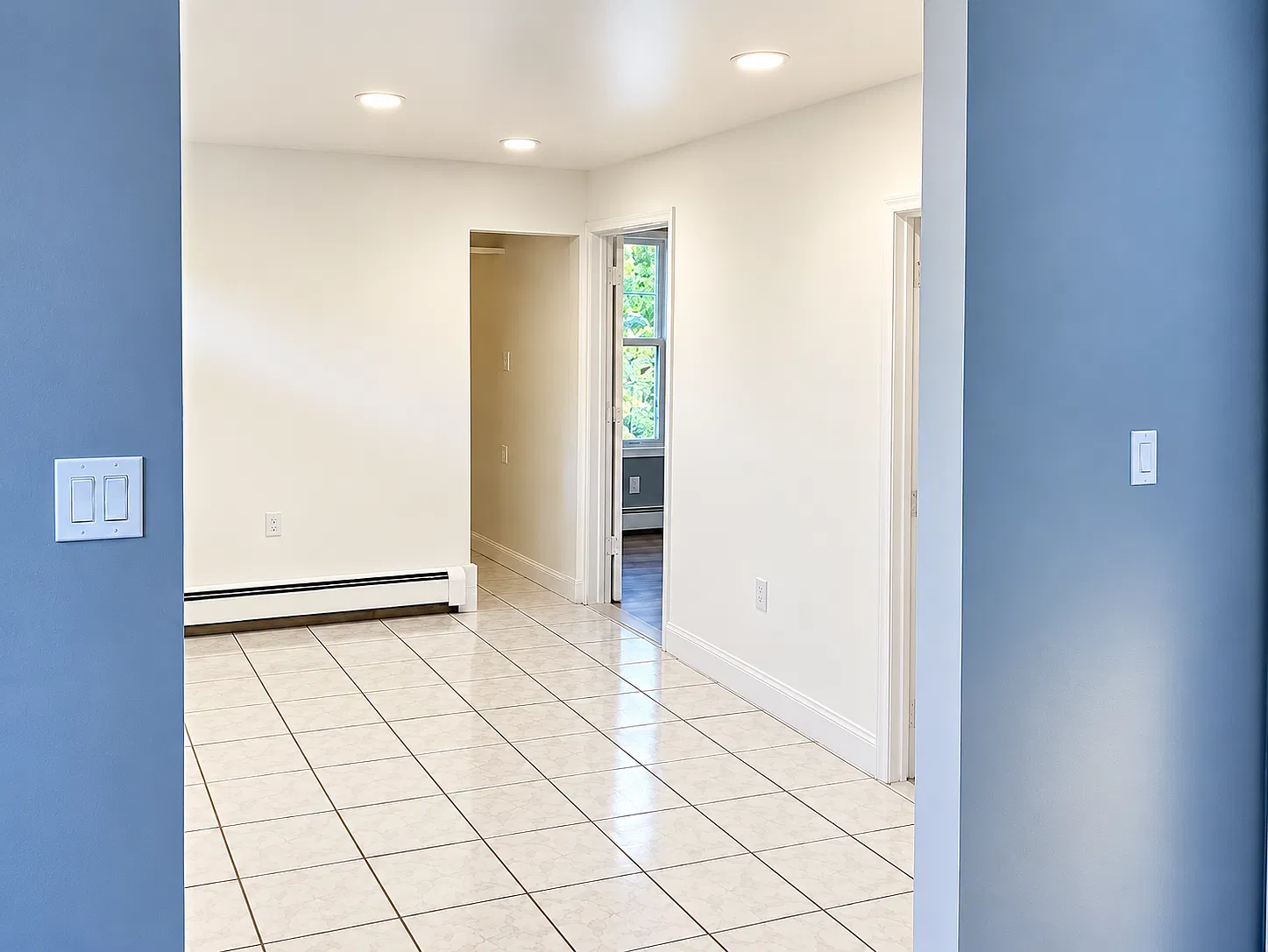 4 bed, 1000 sqft, $2,400 — Photo 4
