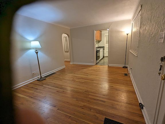 4th image of 2975 N Glencoe St