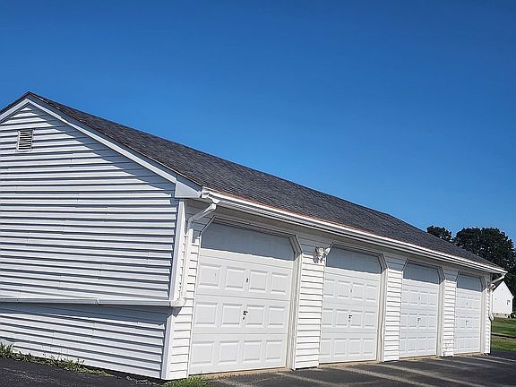 3rd image of 57 Meadow View Ln