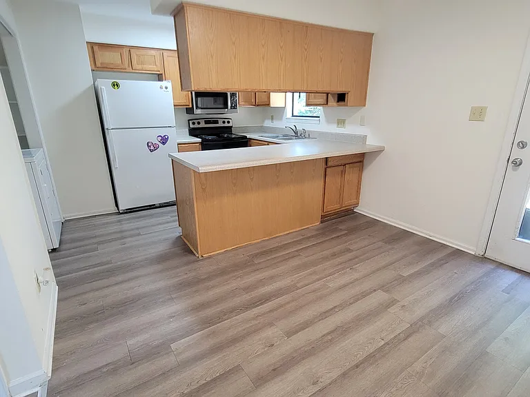 102 Bramble Ct — Photo 2
