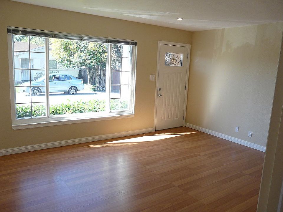 2nd image of 16804 Carriage Ln