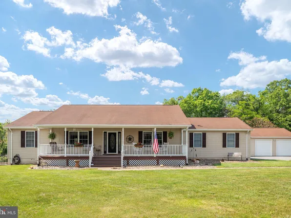 35 Mason Rd, Maurertown, VA 22644