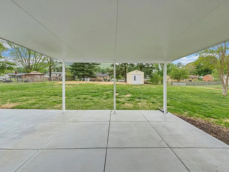 197 Apple Tree Rd — Photo 32