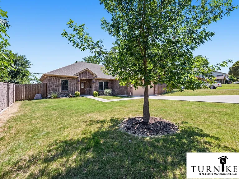 8009 Bangor Dr — Photo 4