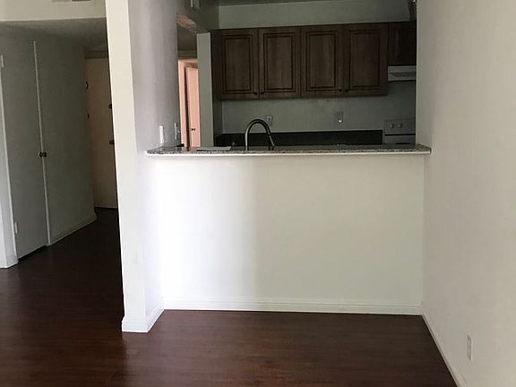 4th image of 5252 Hermitage Ave APT 10