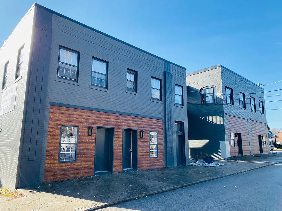 407 W 4th St