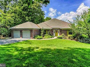 4481 Estate Dr, York, PA 17408