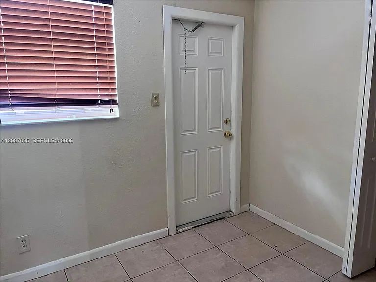 109 NW 14th Way #3 — Photo 4