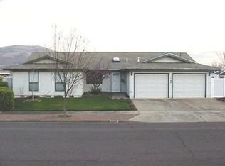 1249 La Loma Dr, Medford, OR 97504