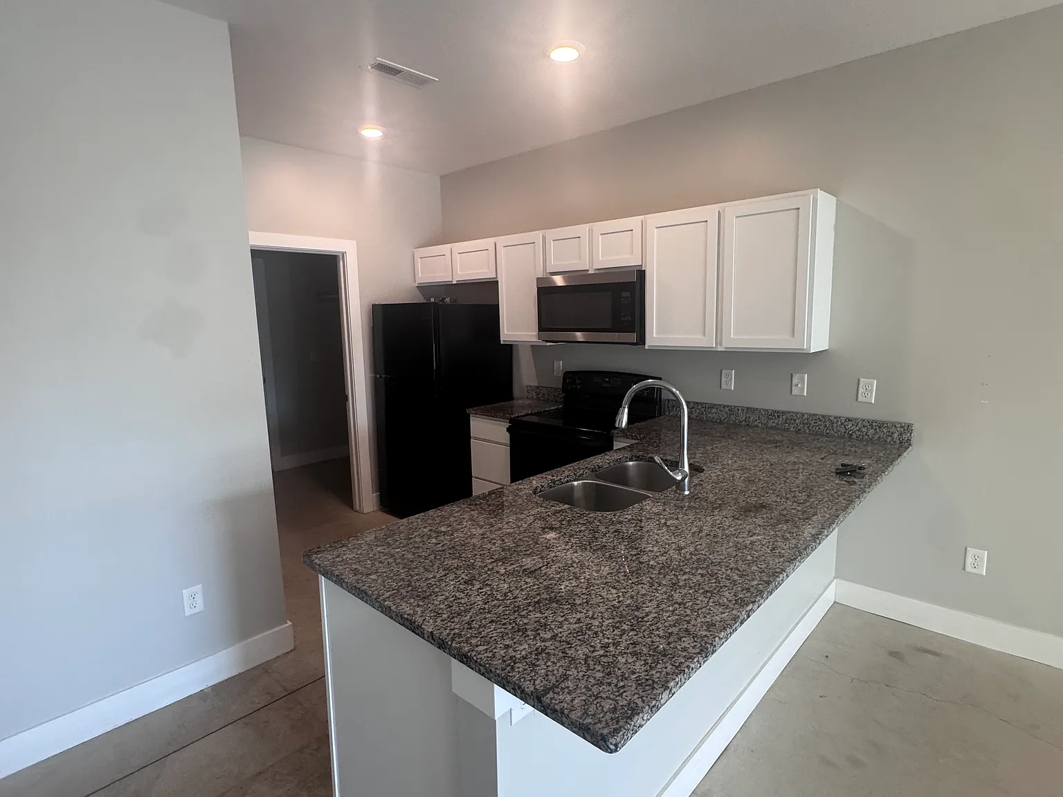 3 bed, 1175 sqft, $1,450 — Photo 2