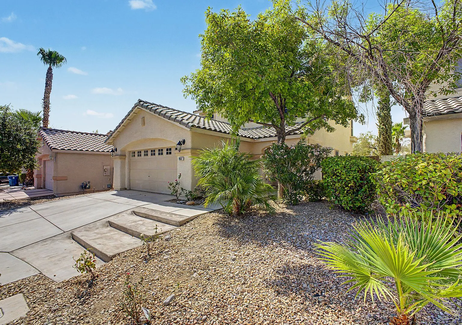 4-Bedroom Home in Summerlin with pool! — Photo 3
