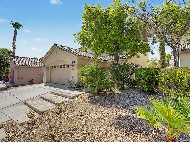 10547 Lilac Tree Ave — Photo 3