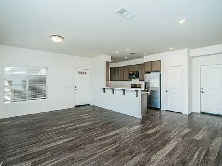 8123-8137 Cascio Ct — Photo 12