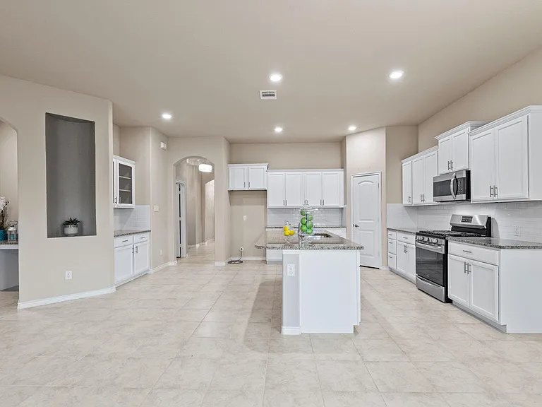 2104 Lake Cliff Dr — Photo 10