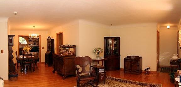 4th image of 208 Poplar St W