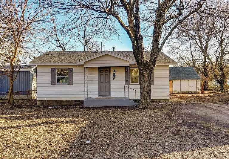 1816 W Olive St — Photo 1
