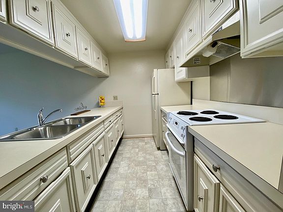 5th image of 3640 Gleneagles Dr #10-1C