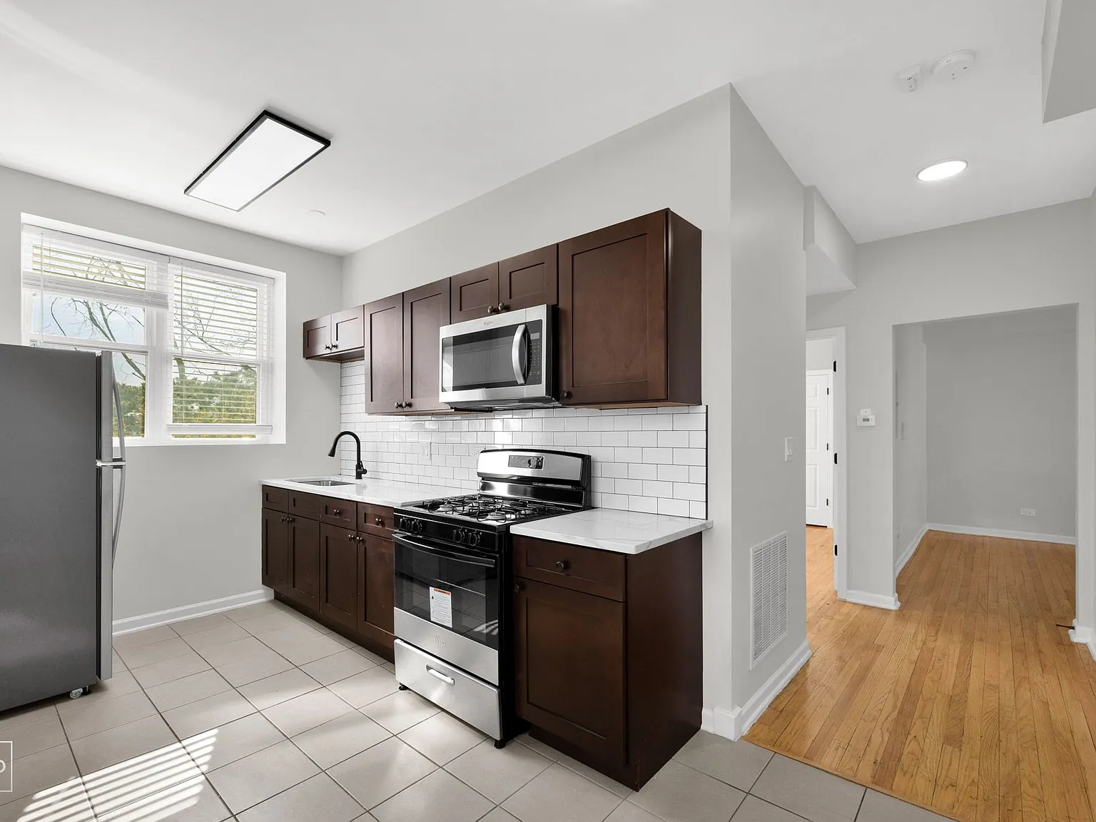 1145 N Austin — Photo 4