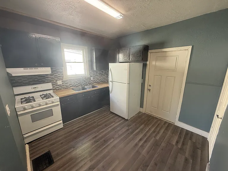 401 Sherman St #1 — Photo 4