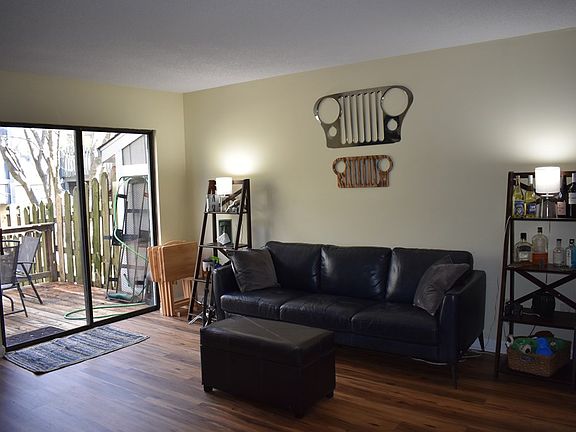 3rd image of 464 Forest Hills Dr