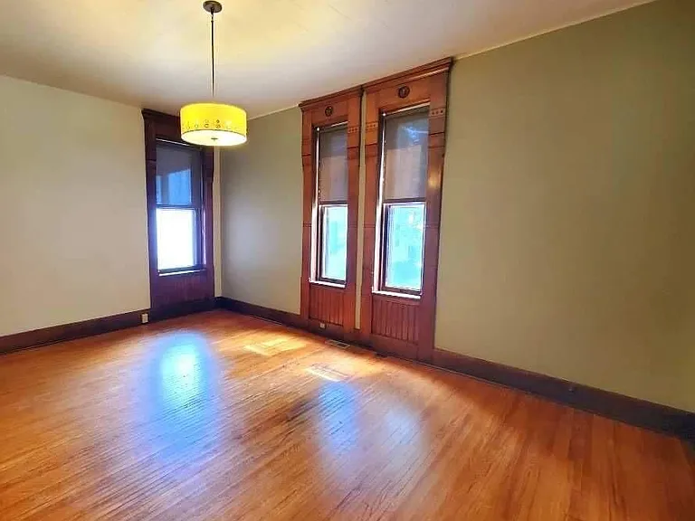 413 S 12th St — Photo 11
