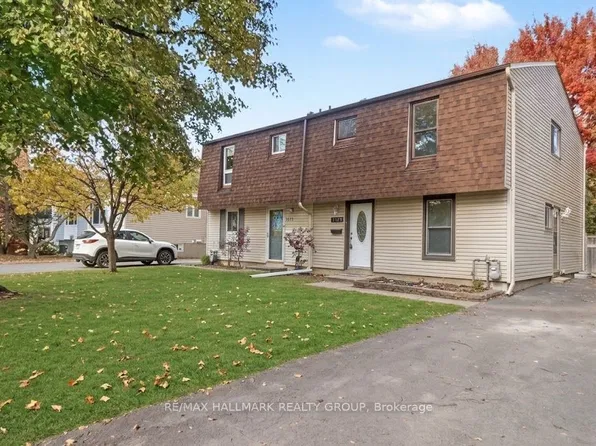1329 Lotus St, Ottawa, ON K1J 8B1