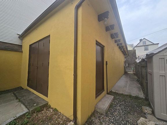 5th image of 1405 Saint Lawrence Avenue