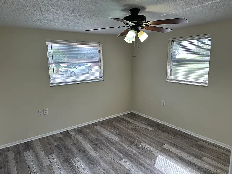 1241 Ermine Dr — Photo 12