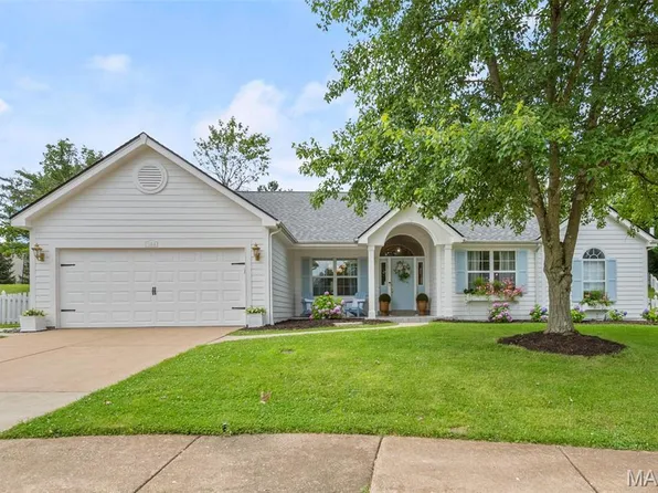 584 Nantucket Pointe Dr, Grover, MO 63040
