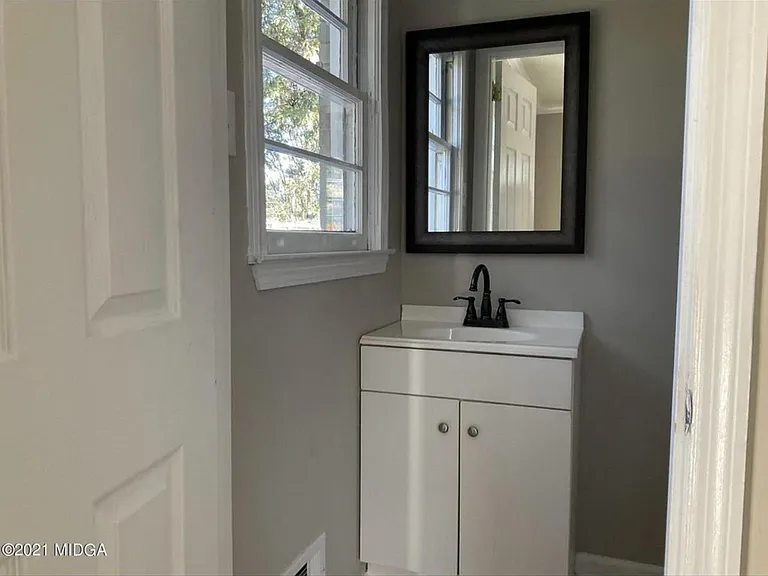2929 Southshore Dr — Photo 2