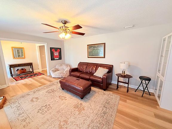 4th image of 2205 Pinecliff Dr