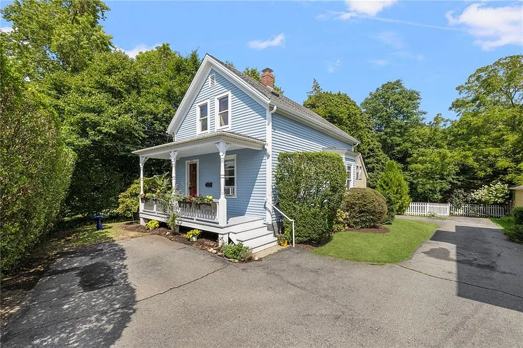 3 bed, 1.5 bath, 1052 sqft, $3,400 — Photo 1