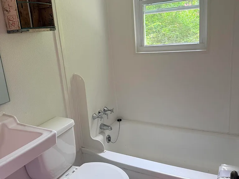 502 Frank St — Photo 13