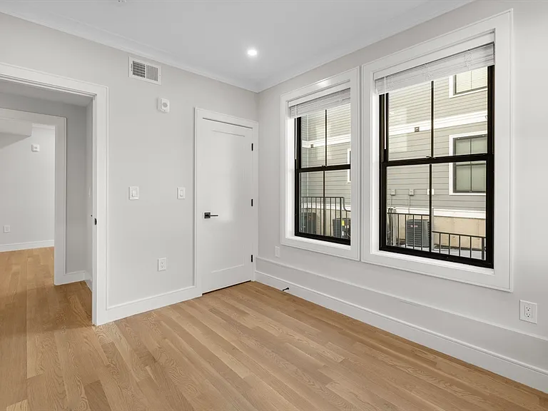 279 Lamartine St #3 — Photo 17