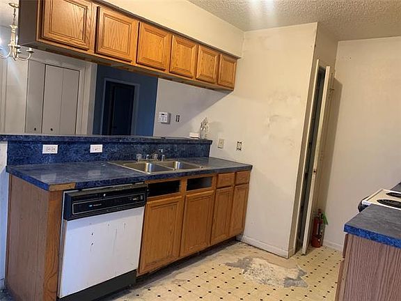 5th image of 1801 E 9th Ave