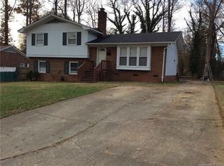 835 Squirrel Hill Rd, Charlotte, NC 28213