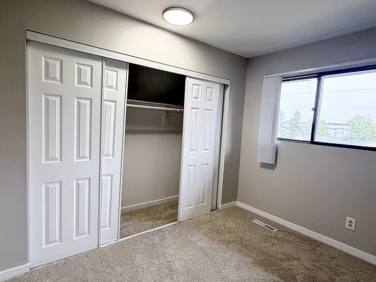 2037 Inverway Ct — Photo 6