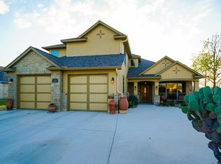 2913 E Rock Barn Dr, Kerrville, TX 78028