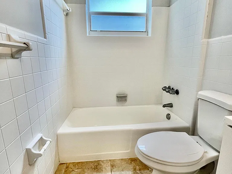 2813 NE 27th St #4 — Photo 7
