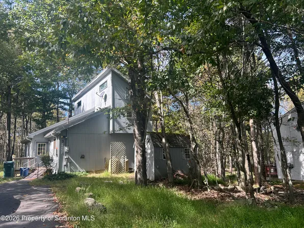 2657 Highview Dr, Tobyhanna, PA 18466